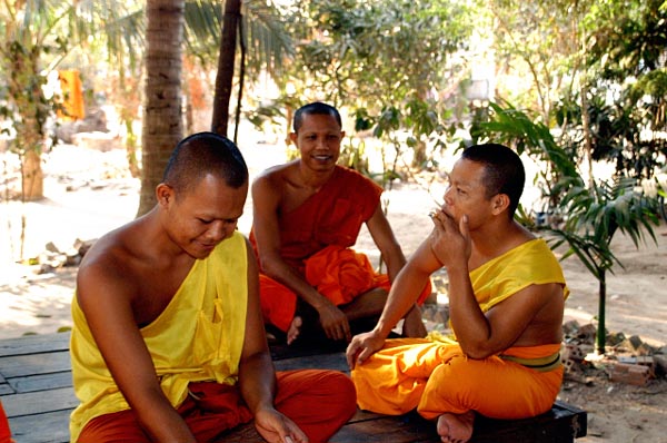 Monks relaxing, Wat Thmei, Siem Reap