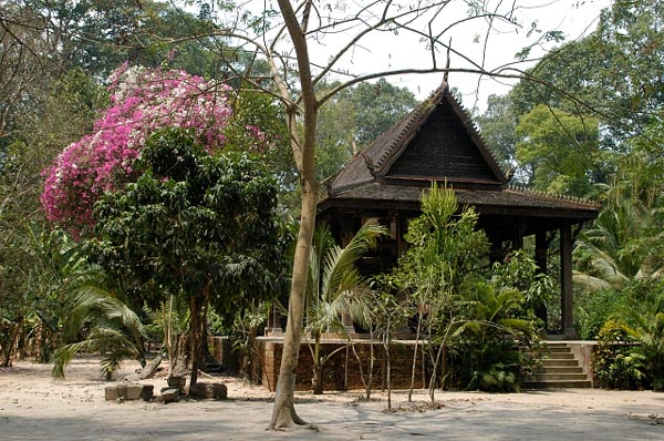 A temple along the road to Bayon Temple