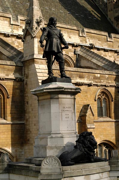 Oliver Cromwell in front of Parliament