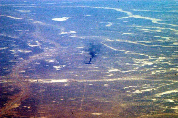 Iraqi pipeline burning just before the Jordanian border