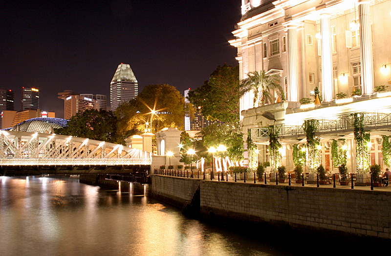 Fullerton Hotel and Anderson Bridge