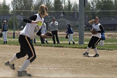 Anna throwing to Jessica 1
