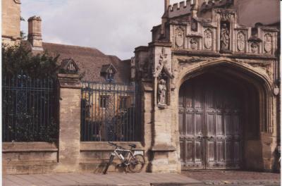 u44/corvidae/medium/28722617.oxford_magdalen.jpg