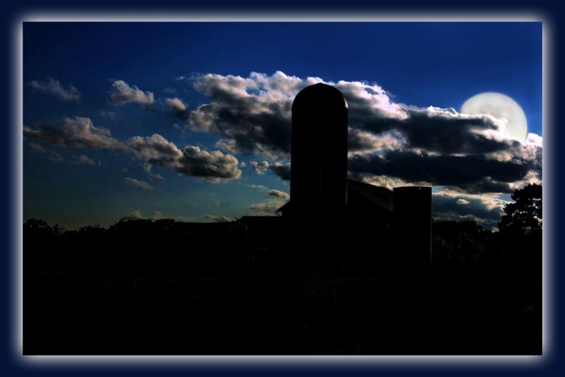 Moonrise over Medina*