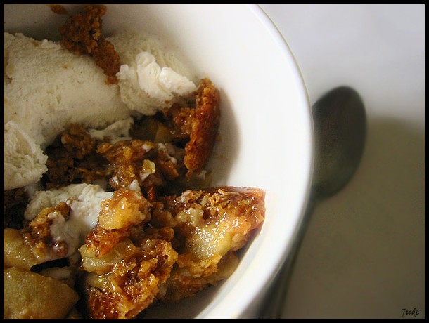 Carbs Anyone? - Apple Crisp (*)