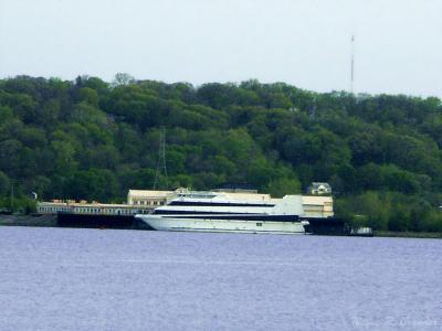 u44/demorcan/medium/28355216.RiverBoat.jpg