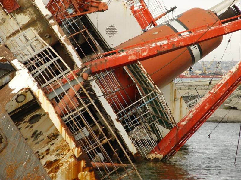 Istanbul Marmara Sea stranded ship 2003 12 21