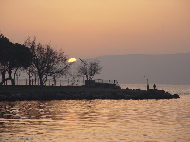 anakkale walk at sunset