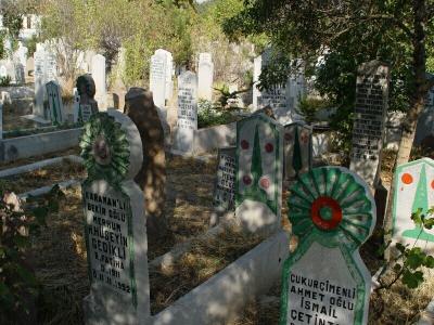 Konya Üçler Mezarlığı 2003 september