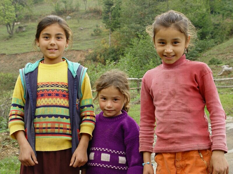 0975 Inebolu Flower Village pupils 2003 09 13