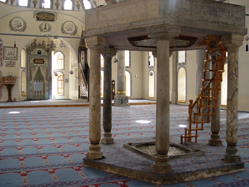 Kutahya interior with fountain Great Mosque October 2 2003