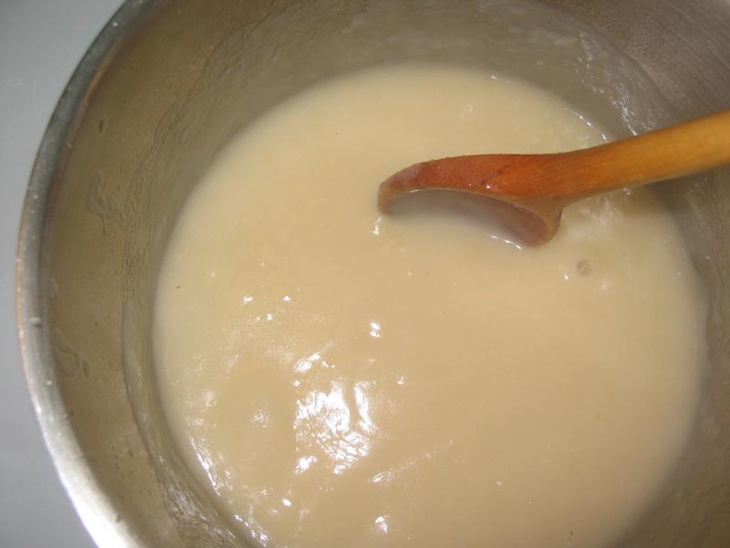 Colar el liquido de la fuente y agregar al cazo