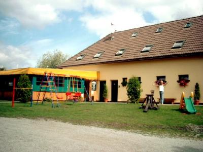 Restaurant & Toilets.