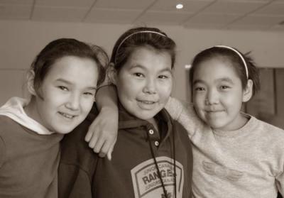 These Inuit girls were very friendly. 9846