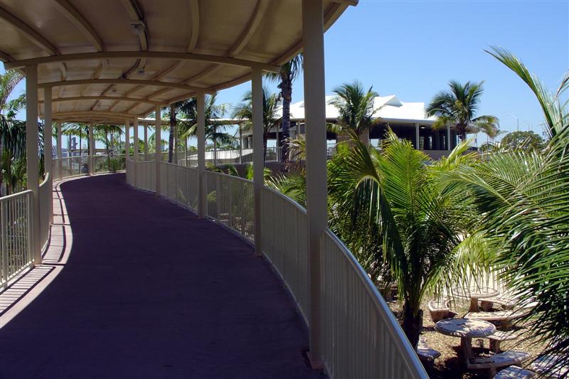 DSC01133 - Walkway leading to the Serpentarium