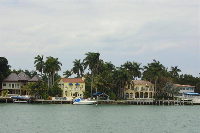 DSC01181 - Homes of the Rich and Famous from a tour boat