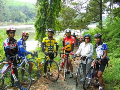 Ferry terminal to cross Sg Perak, just downstream of Chenderoh Dam