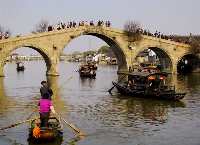 Boats at Fang Sheng Bridge