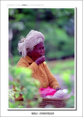 old woman in Uluwatu