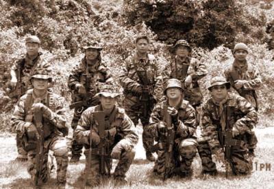 u44/kalashnikov/medium/28827325.LRRPteampose.jpg