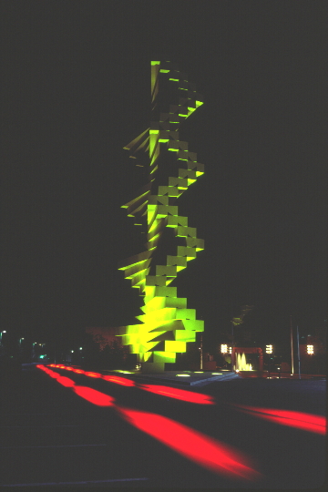 ARTICULATED SCULPTURE AND TRAFFIC