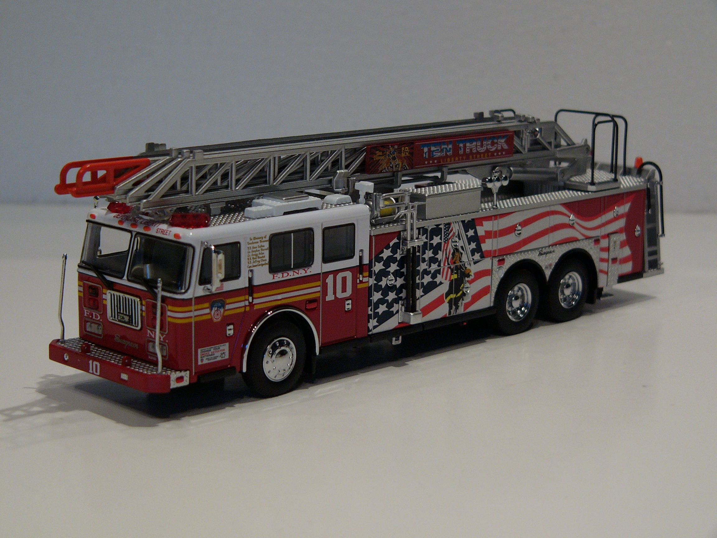 Code3 FDNY Seagrave Ladder #10