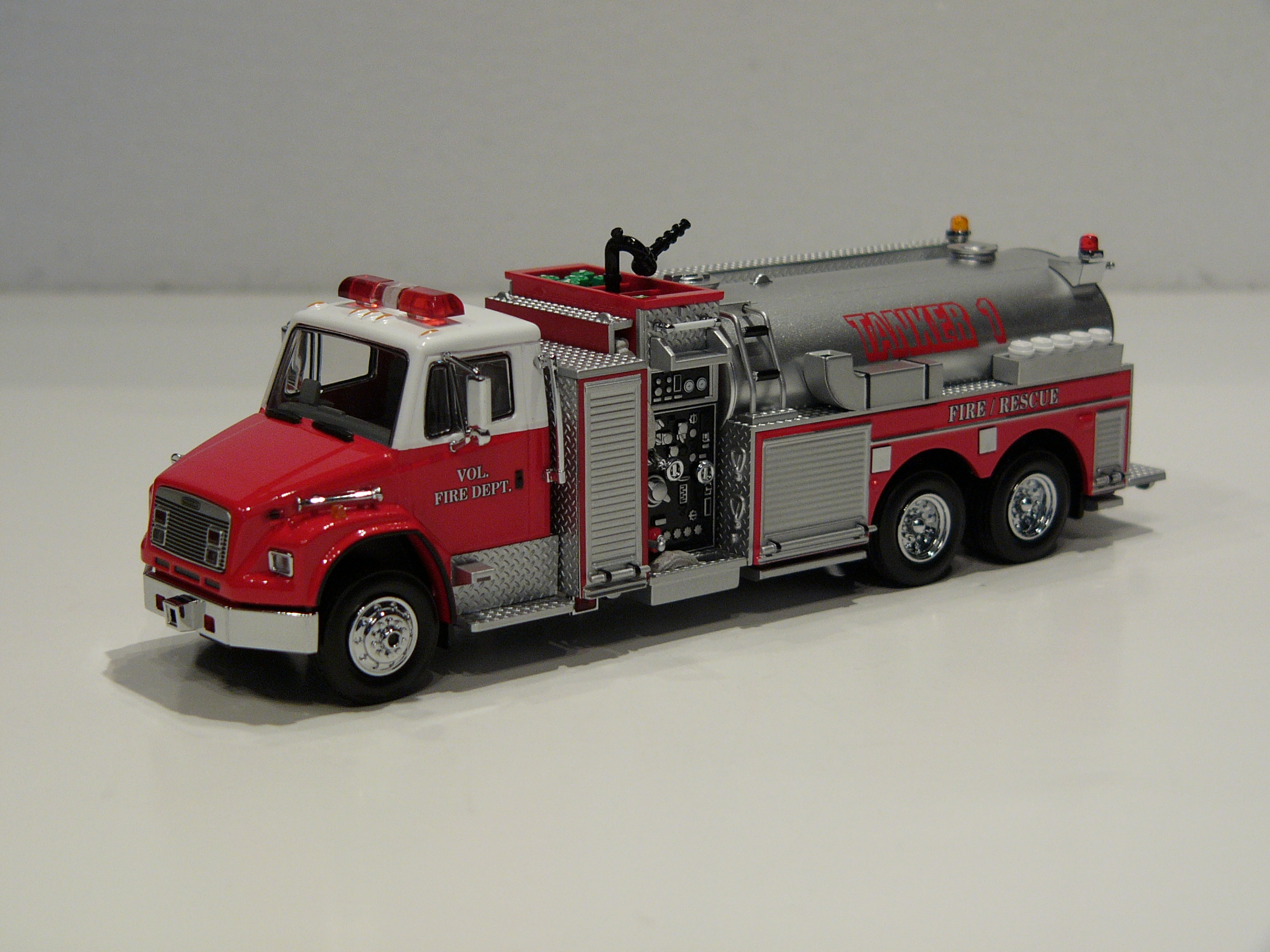Code3 Volly Freightliner Tanker