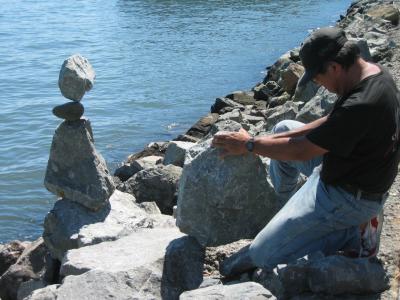 Balancing rocks at Sausalito - the man himself