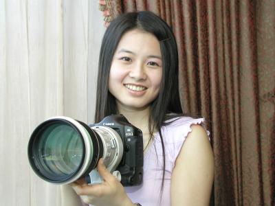 Photo of this month - 20040912 'Girl using EOS 1D'