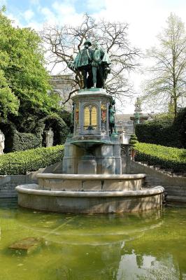 204 The fountain of the Sablon Park.jpg