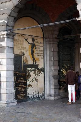 072 Comemoration plate in the Arcades.jpg