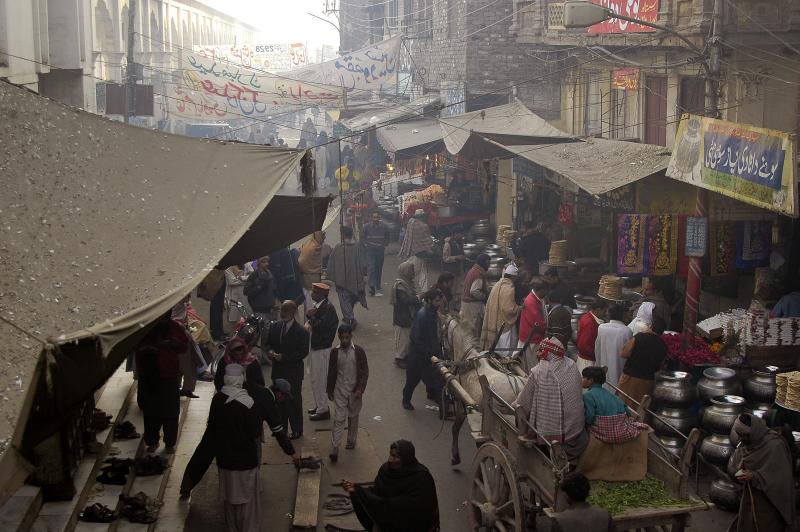 Devotees outside Data Sahib