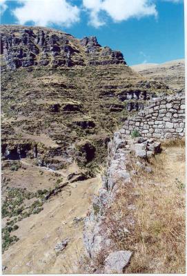 The outer walls of Waqra Pucara
