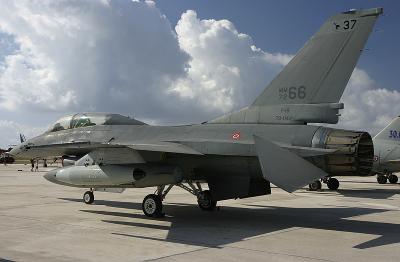 First view of an Italian F-16 for many enthusiasts