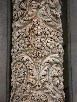 Carved column next to the Bronz door, Duomo