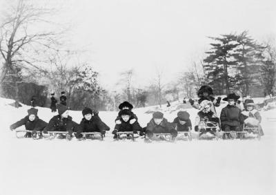 Children on sleds in central park nyc 1915 retouched 2_1024x722.jpg