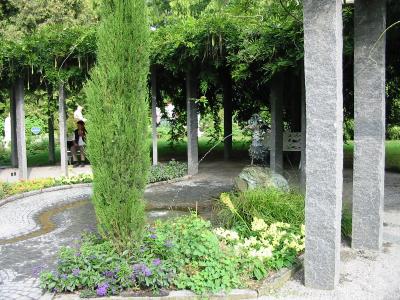 Peacock fountain.jpg