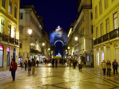 The Arch from Rua Augusta at night