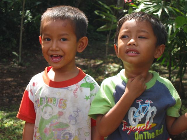 9am got ride to village outside of Ubud for a walk in the rice fields, Children on the walk