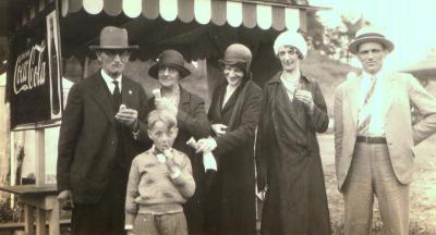 Sam, Clara, Pearl, Dora & Amos with Dick in front: Jun 1931