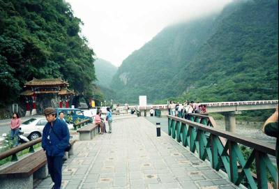 R001-002.jpg