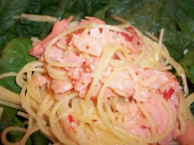 Pasta with smoked salmon, roasted red peppers & white truffle oil