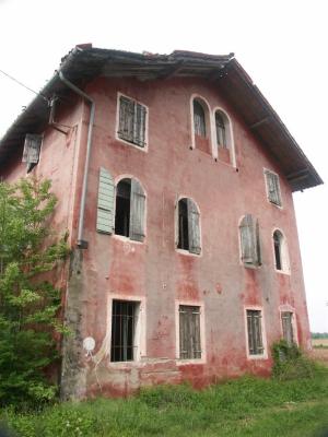 Abandoned House Near San Quirino