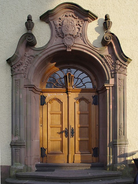 <p align=center><b>The Door</b> <br> <font size=1> by busch</font></p>
