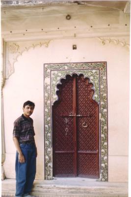 u44/subroto_sen/medium/34419845.Doorway_Jaipur.jpg