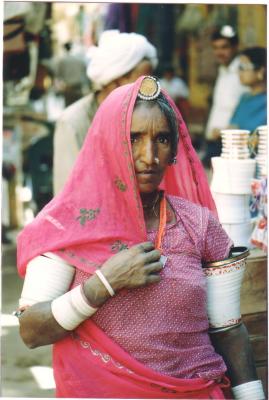 u44/subroto_sen/medium/34420922.Rajasthani_Woman.jpg