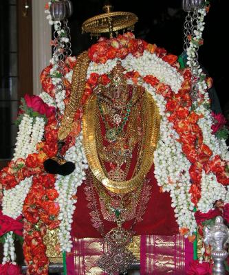 SrI bhAsyakisar had performed ArAdhanam for this divya mangaLa vigraham