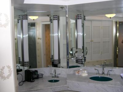 Caesars bathroom