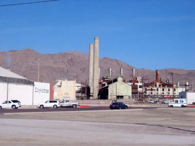 Trona (with chemical plant for chemicals from the dry lake)