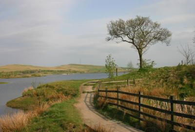the path around Watergrove reservoir